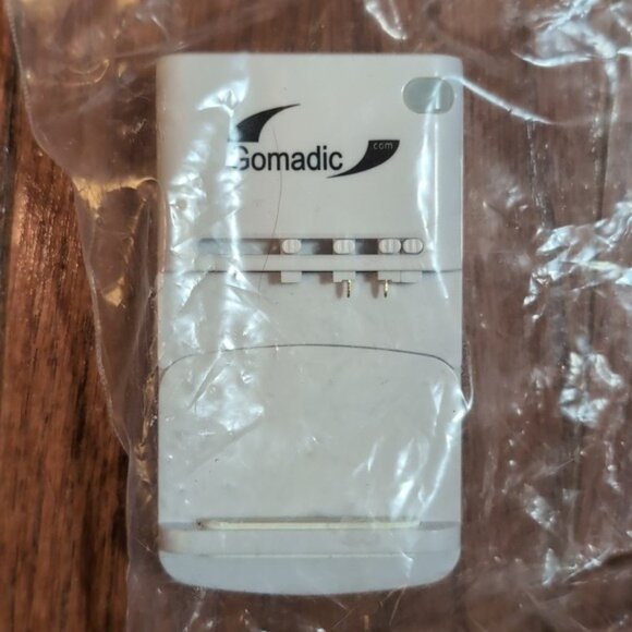 Gomadic Portable Power Batteries Chargers Cords Adapters and Accessories - Picture 6 of 9